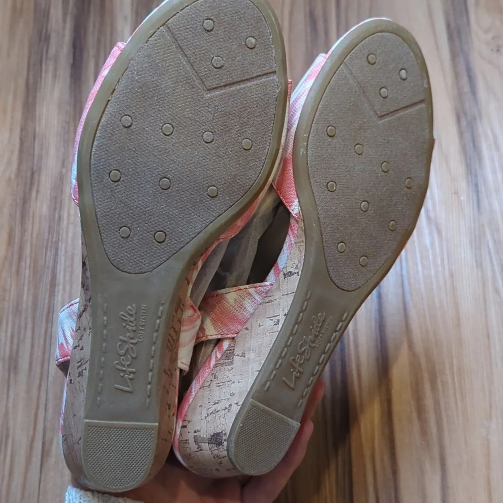 Life Stride Women's Pink & White Blush‎ Flex Wedge Sandals Size 7.5